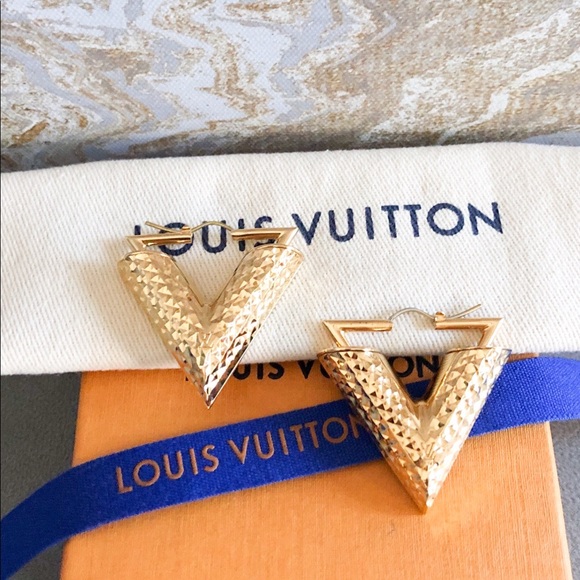 Louis Vuitton Essential V Guilloche Gold Earrings - Picture 11 of 12